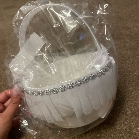 White Flower Girl Basket with Silver Details. NWT - Picture 4 of 5
